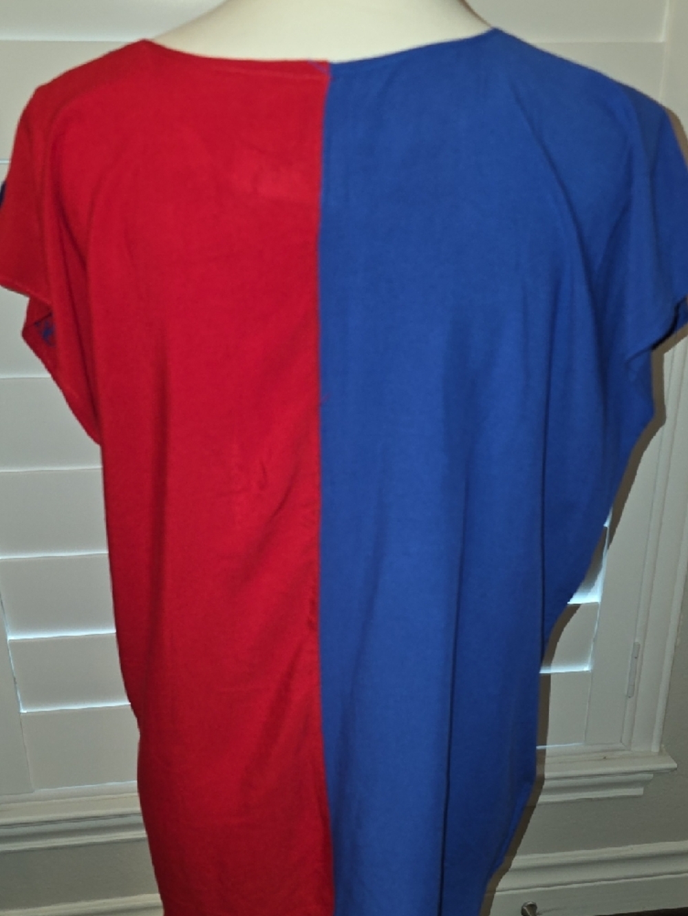 Colorblock Floral V-Neck Tunic Top - Blue & Red - Picture 15 of 16